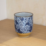 Tasse à thé en grès - Fleurs bleues et blanches 15cl